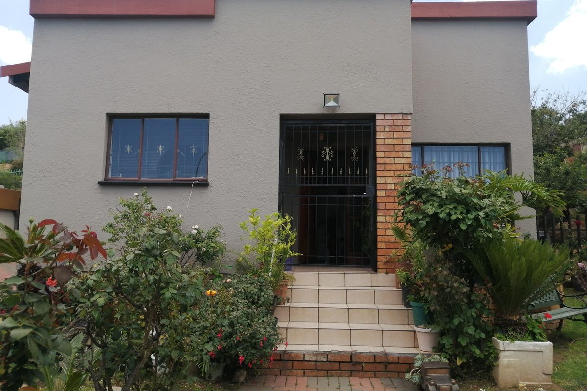 House For Sale In Johannesburg - Photo 2