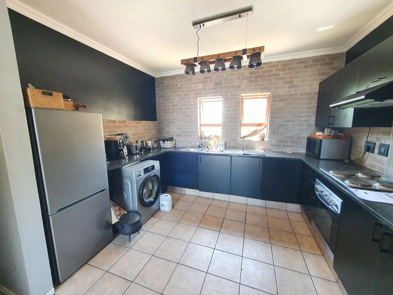 Apartment For Sale In Midrand - Photo 6