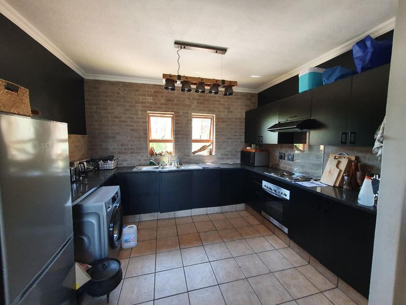 Apartment For Sale In Midrand - Photo 2