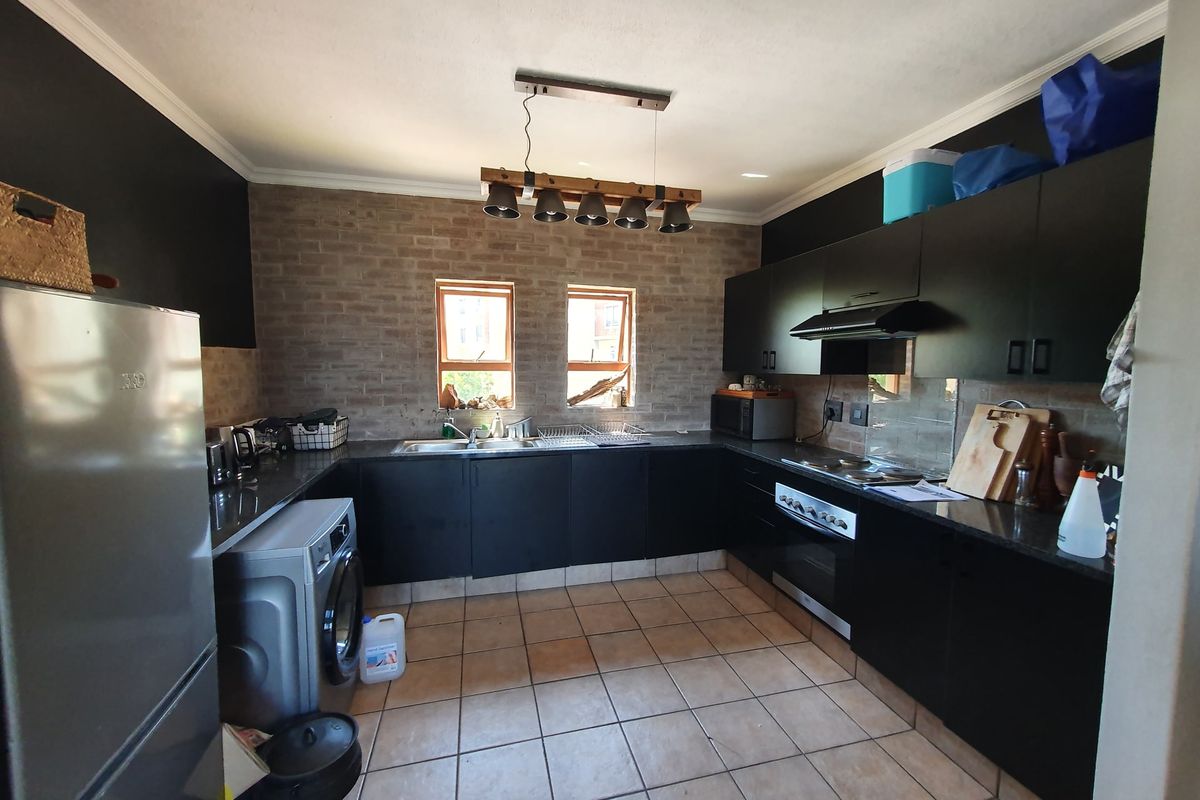 Apartment For Sale In Midrand - Photo 2