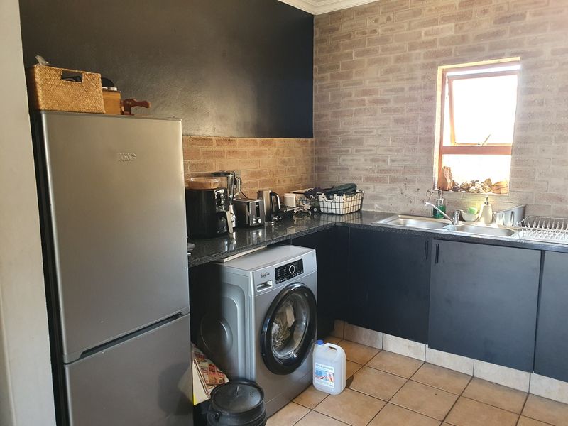 Apartment For Sale In Midrand - Photo 3