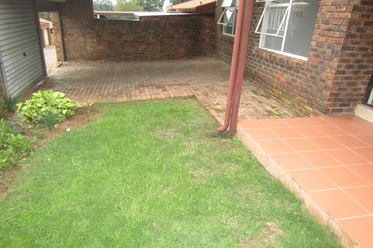 Townhouse For Sale In Sandton - Photo 2