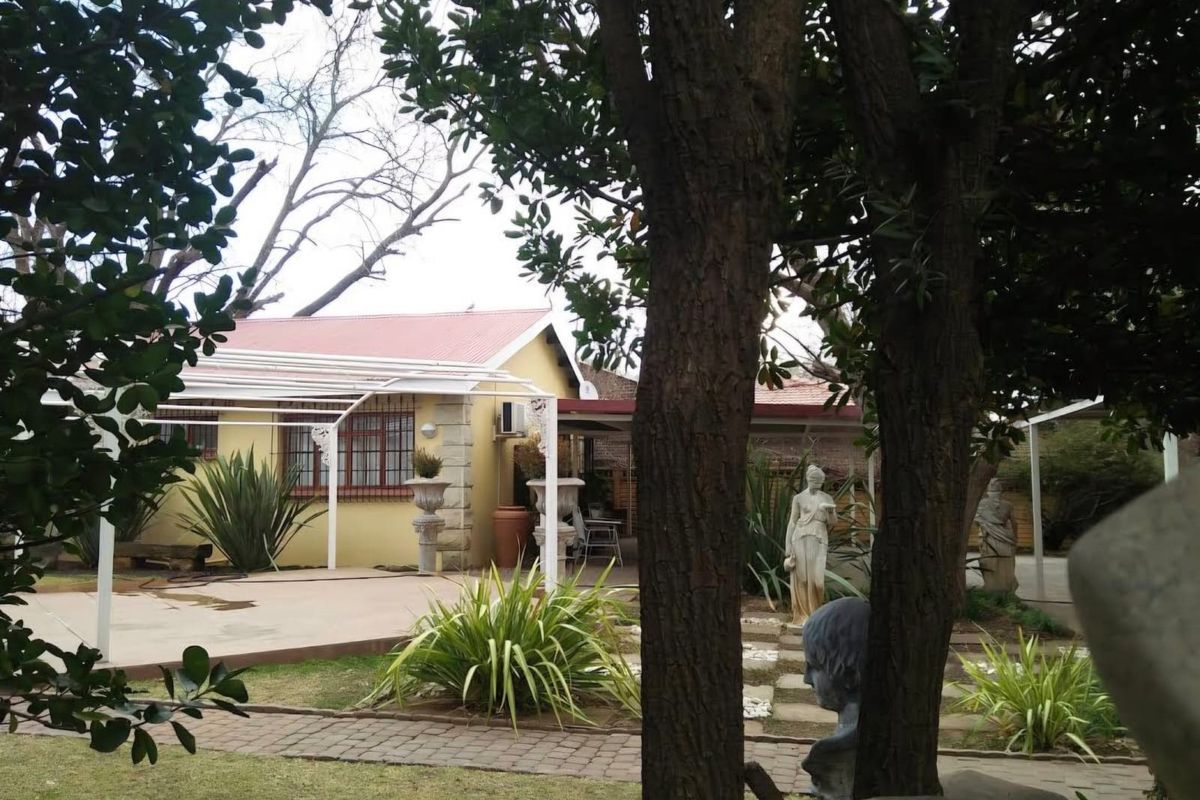 House For Sale In Ladybrand - Photo 4