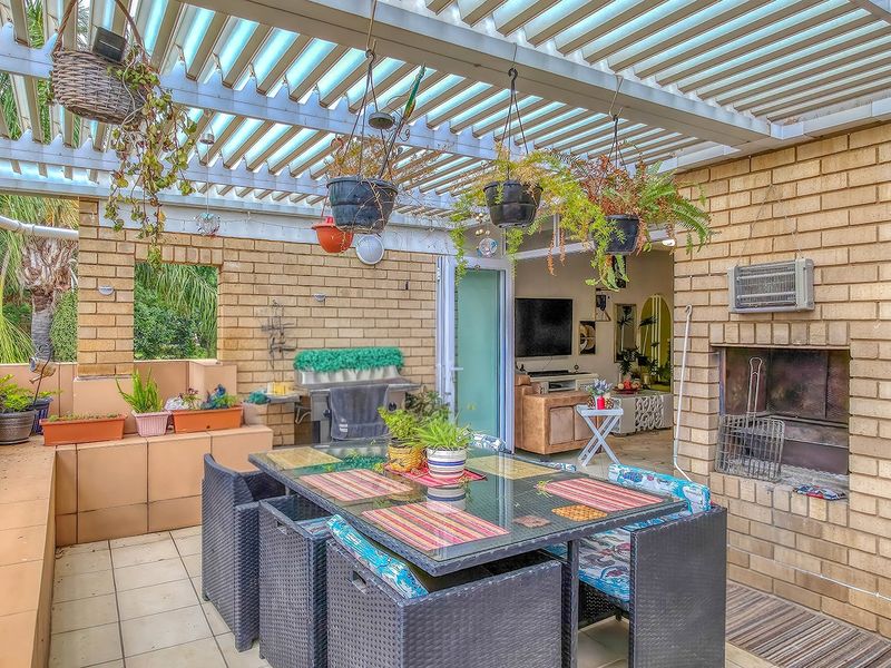 Apartment For Sale In Randburg - Photo 2