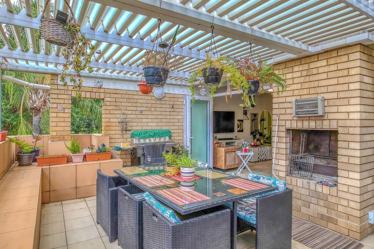 Apartment For Sale In Randburg - Photo 2