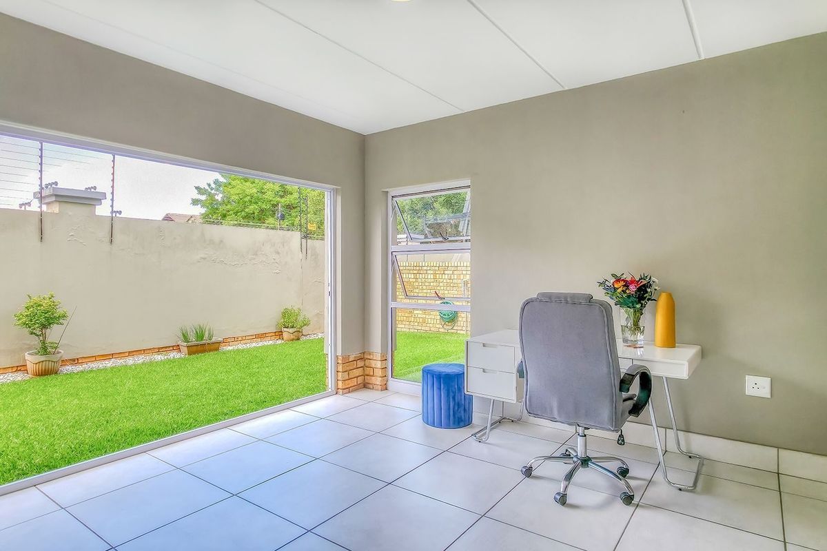 Apartment For Sale In Randburg - Photo 5