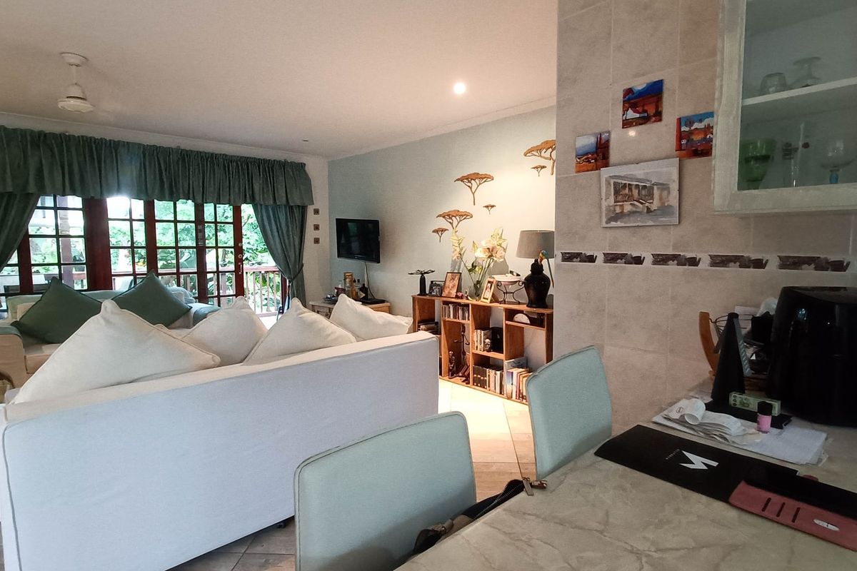 Townhouse For Sale In Margate - Photo 5