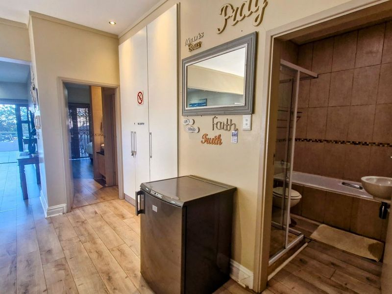 Apartment For Sale In Margate - Photo 2