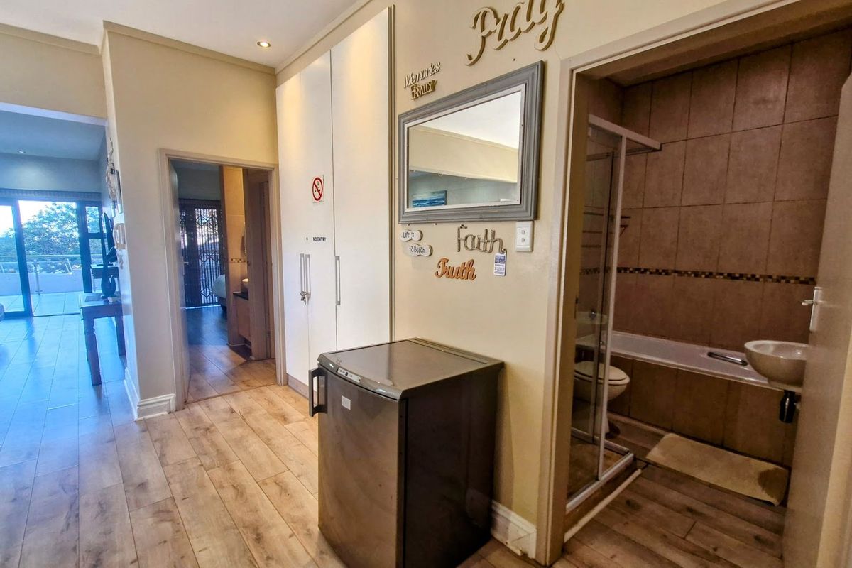 Apartment For Sale In Margate - Photo 2