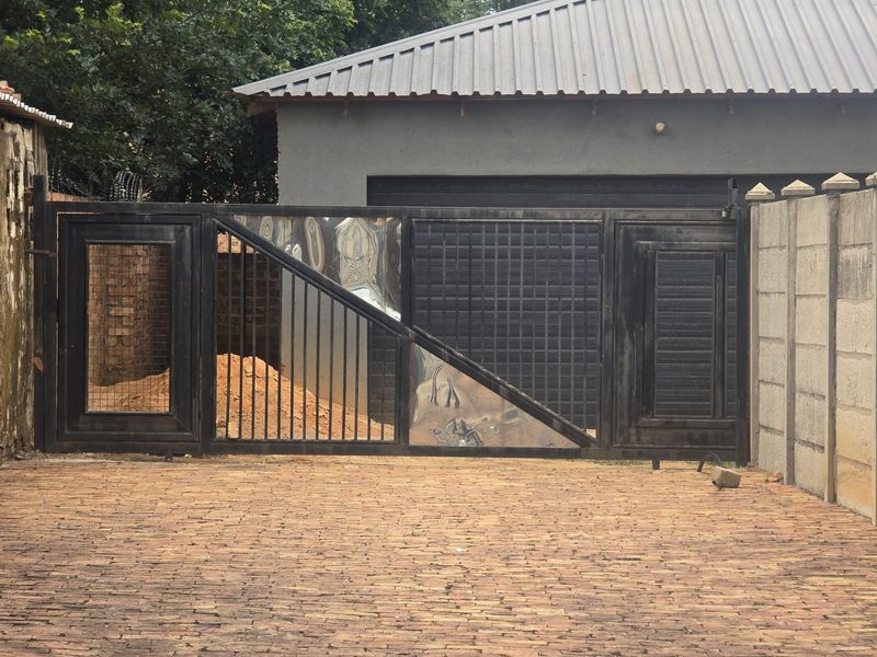 House Pending Sale In Cullinan - Photo 2