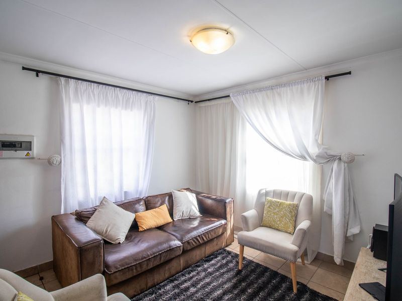 Townhouse For Sale In Centurion - Photo 2