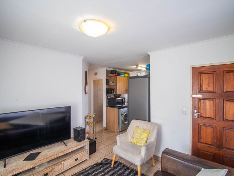 Townhouse For Sale In Centurion - Photo 4
