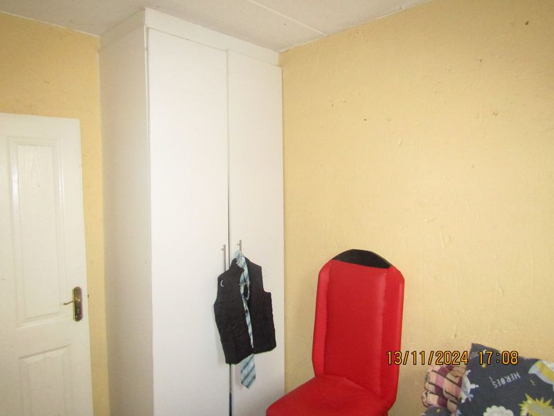 Apartment For Sale In Johannesburg - Photo 2