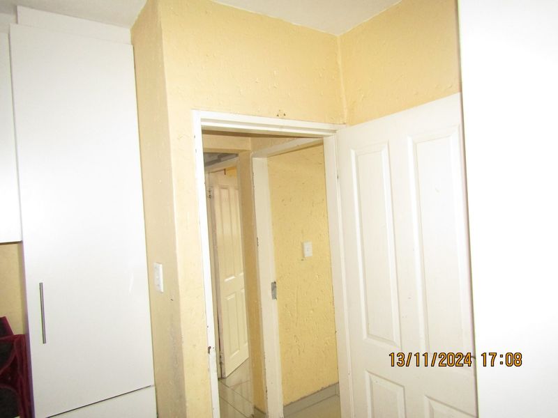 Apartment For Sale In Johannesburg - Photo 8