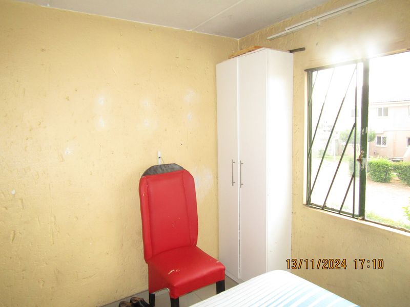 Apartment For Sale In Johannesburg - Photo 5