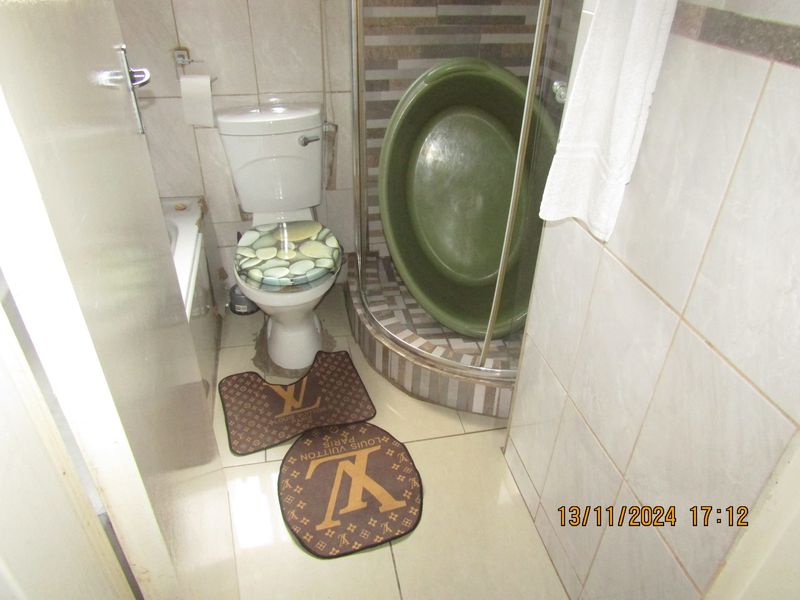 Apartment For Sale In Johannesburg - Photo 9