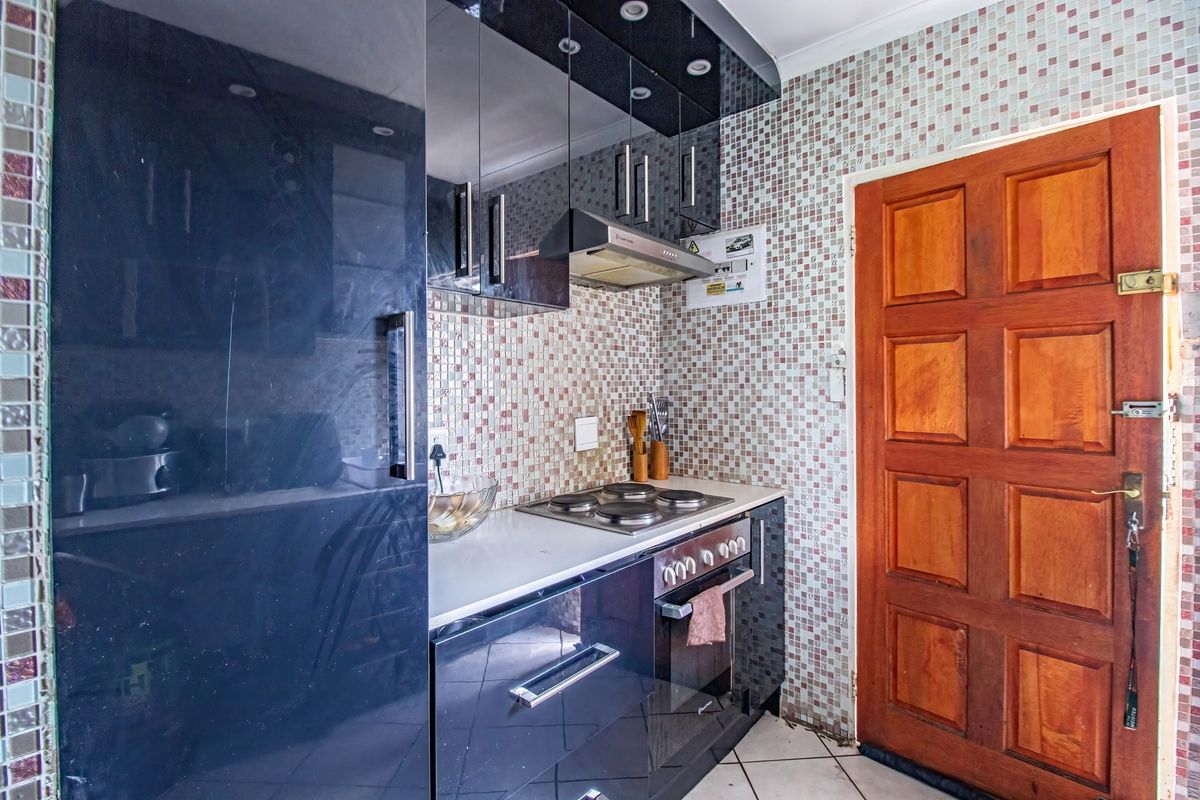 Townhouse For Sale In Randburg - Photo 4