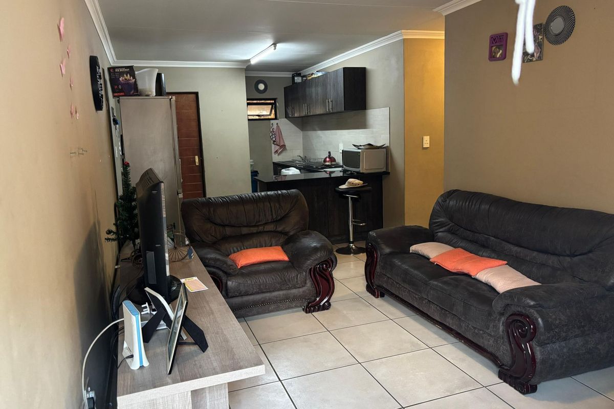 Apartment For Sale In Germiston - Photo 3