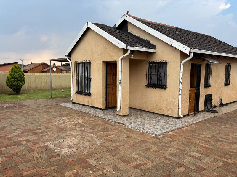House For Sale In Boksburg - Photo 2