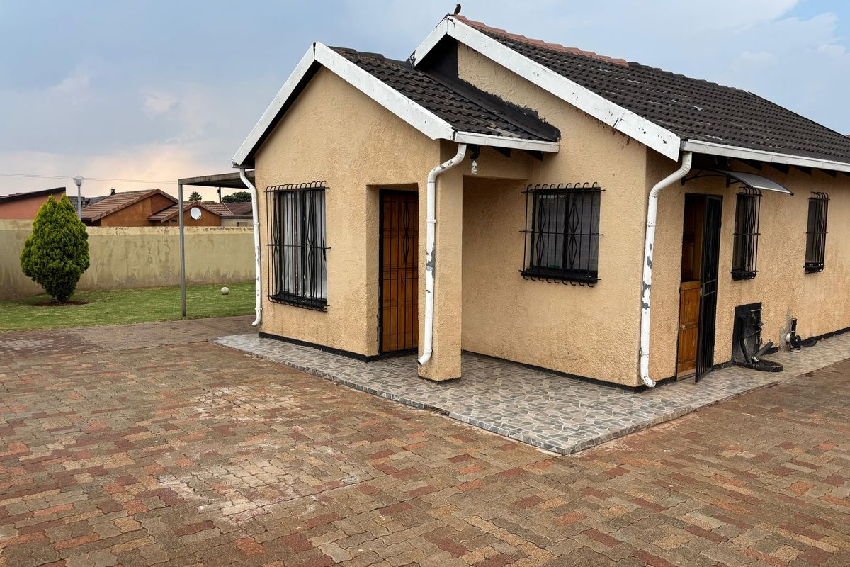 House For Sale In Boksburg - Photo 2