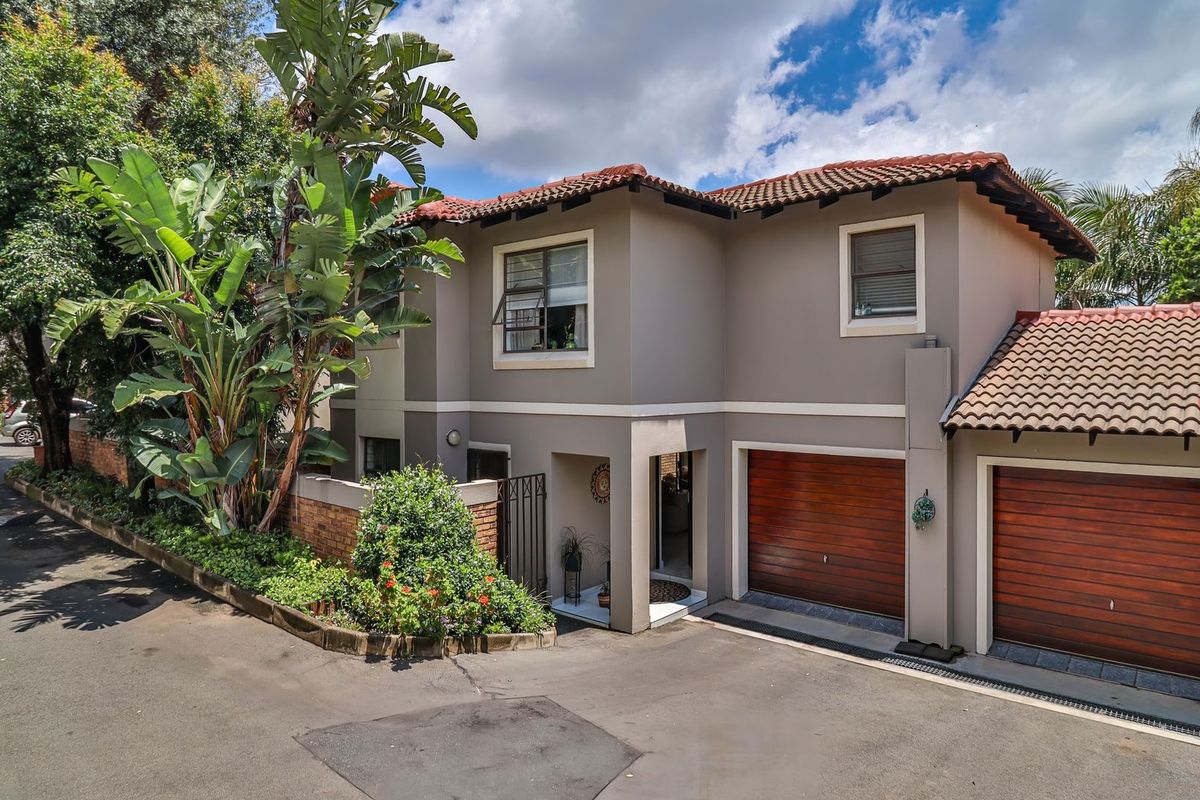 Townhouse For Sale In Randburg - Photo 2