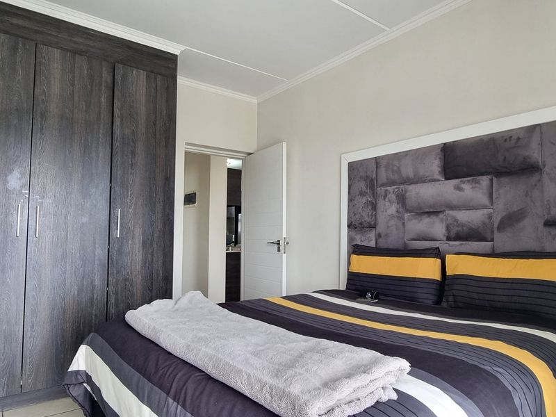Apartment For Sale In Johannesburg - Photo 9