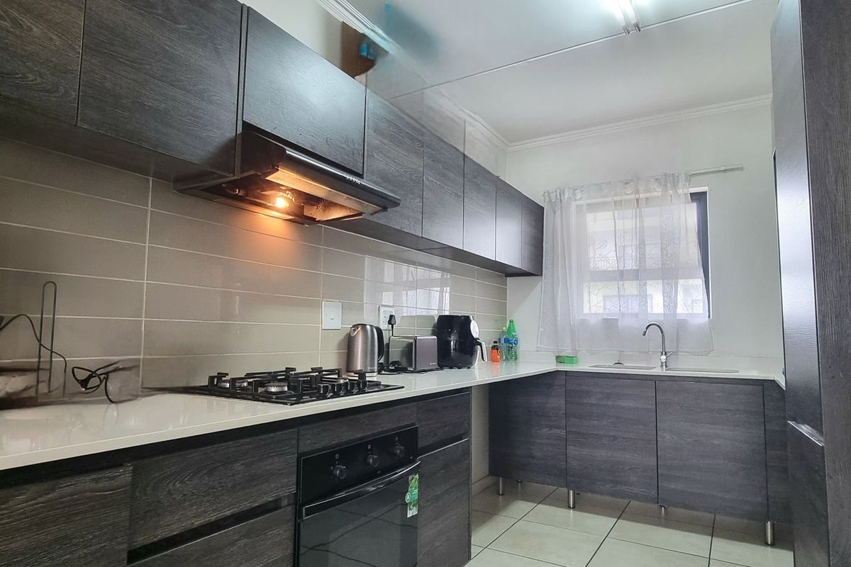 Apartment For Sale In Johannesburg - Photo 4