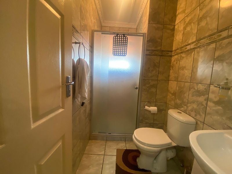 Apartment For Sale In Margate - Photo 8