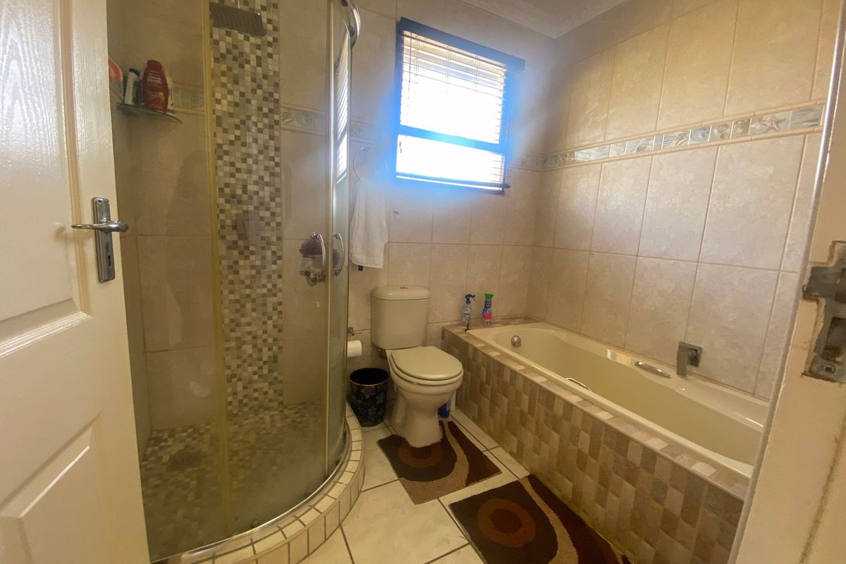 Apartment For Sale In Margate - Photo 5