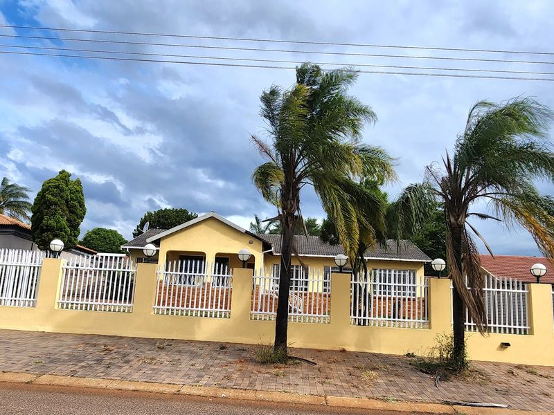 House For Sale In Pretoria - Photo 2