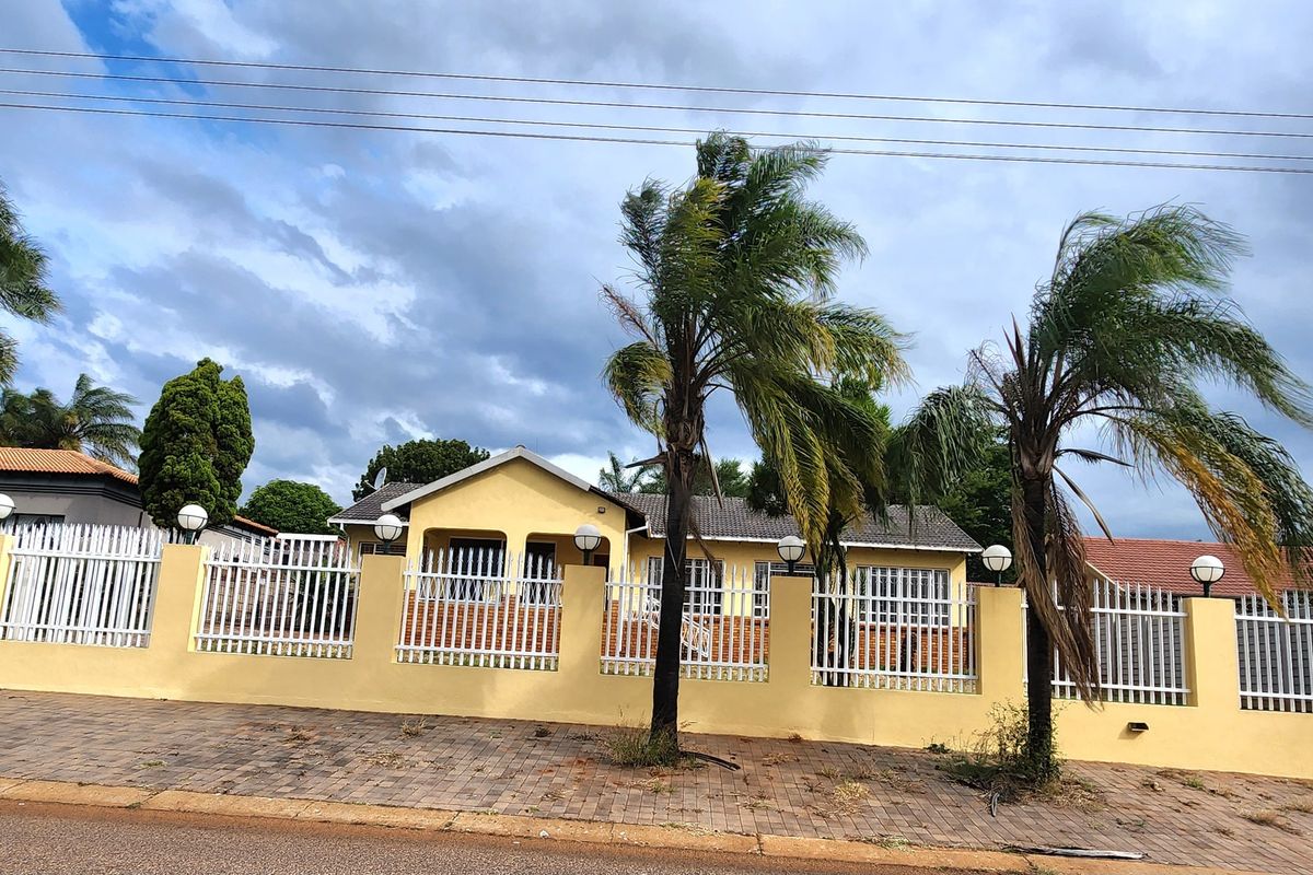 House For Sale In Pretoria - Photo 2