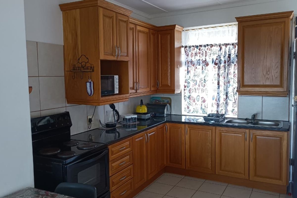 Apartment For Sale In Margate - Photo 2