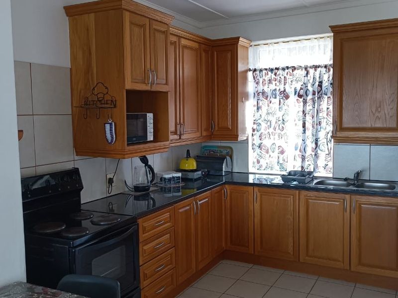 Apartment For Sale In Margate - Photo 2