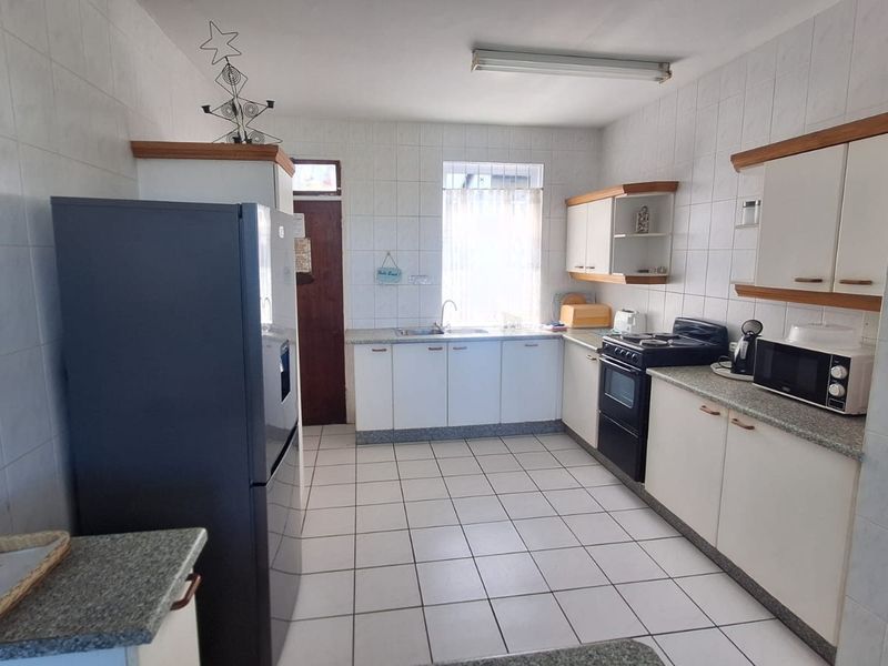 Apartment For Sale In Margate - Photo 6