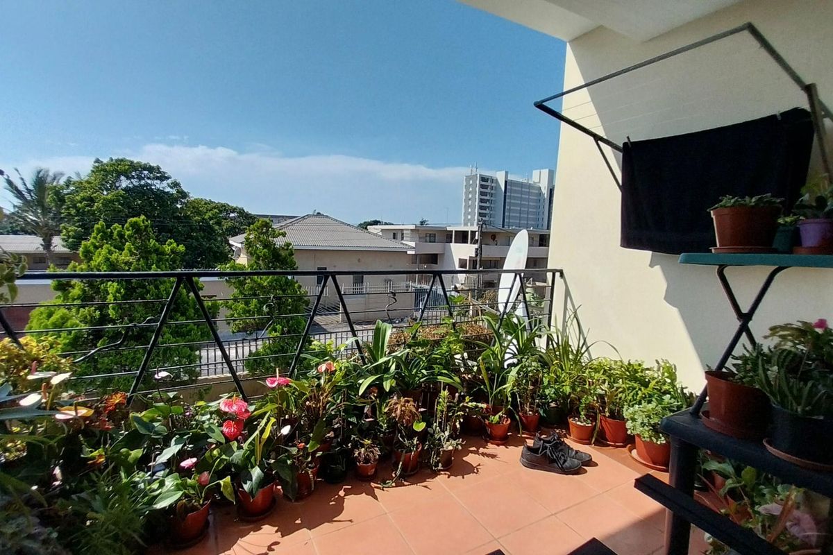 Apartment For Sale In Margate - Photo 3