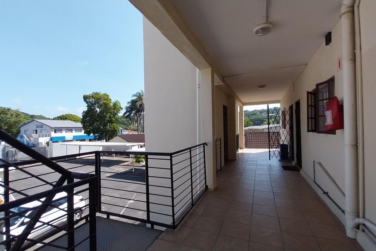 Apartment For Sale In Margate - Photo 4