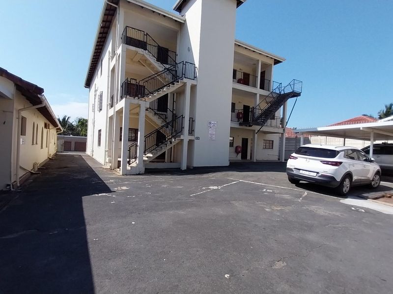 Apartment For Sale In Margate - Photo 2