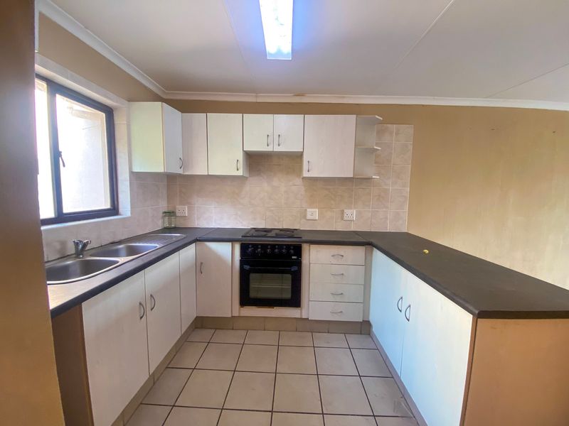 Apartment For Sale In Margate - Photo 3