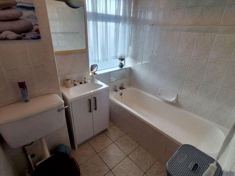 Apartment For Sale In Margate - Photo 9