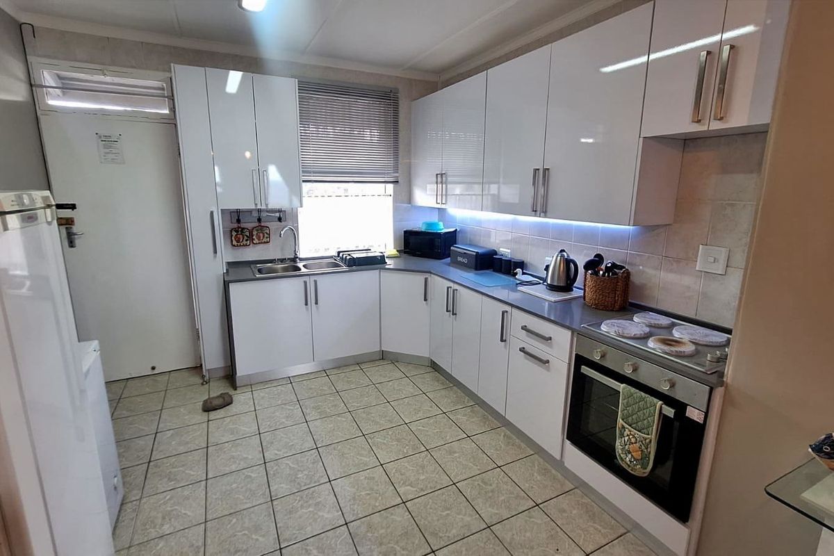 Apartment For Sale In Margate - Photo 3
