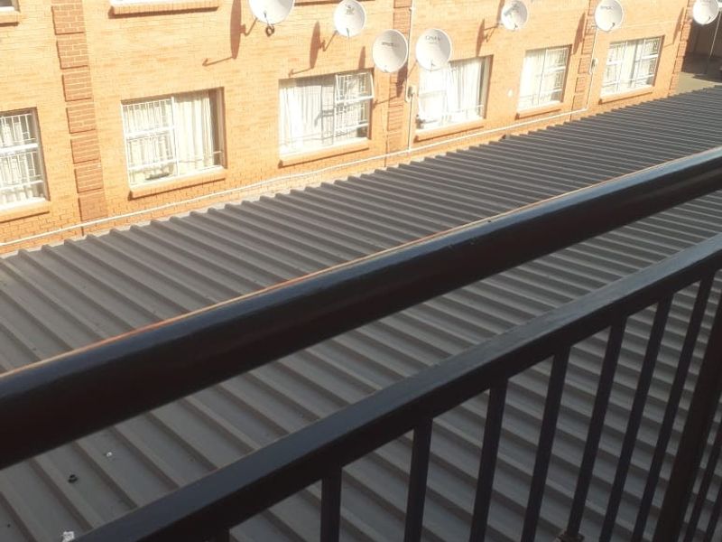 Apartment For Sale In Roodepoort - Photo 8