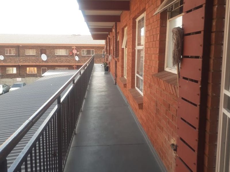 Apartment For Sale In Roodepoort - Photo 7