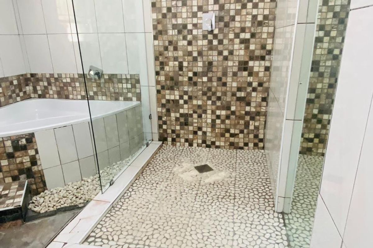 House For Sale In Johannesburg - Photo 3