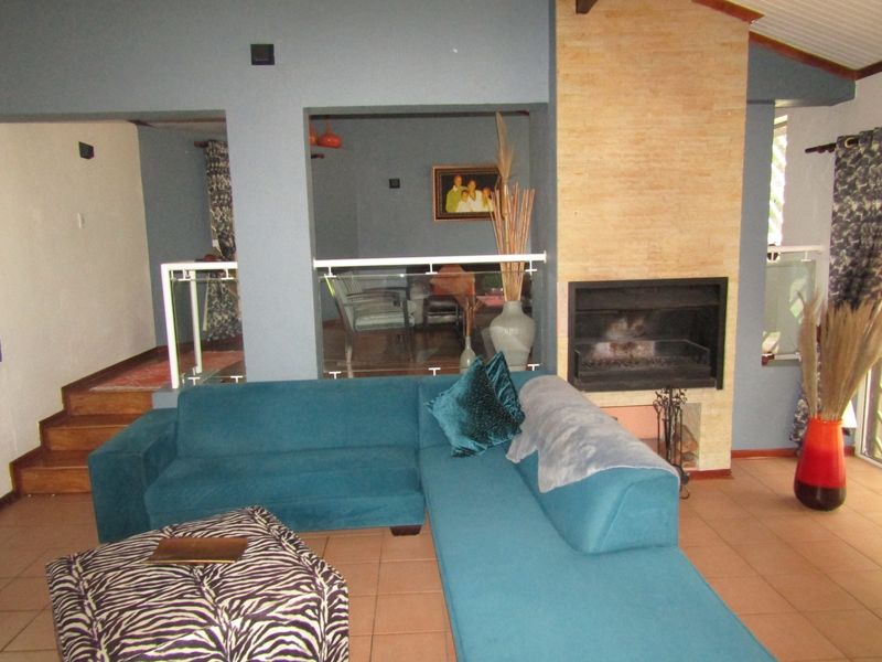 House For Sale In Johannesburg - Photo 2