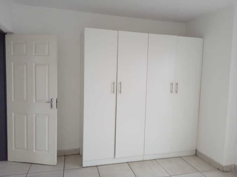 Apartment Rental Monthly In Katlehong - Photo 2