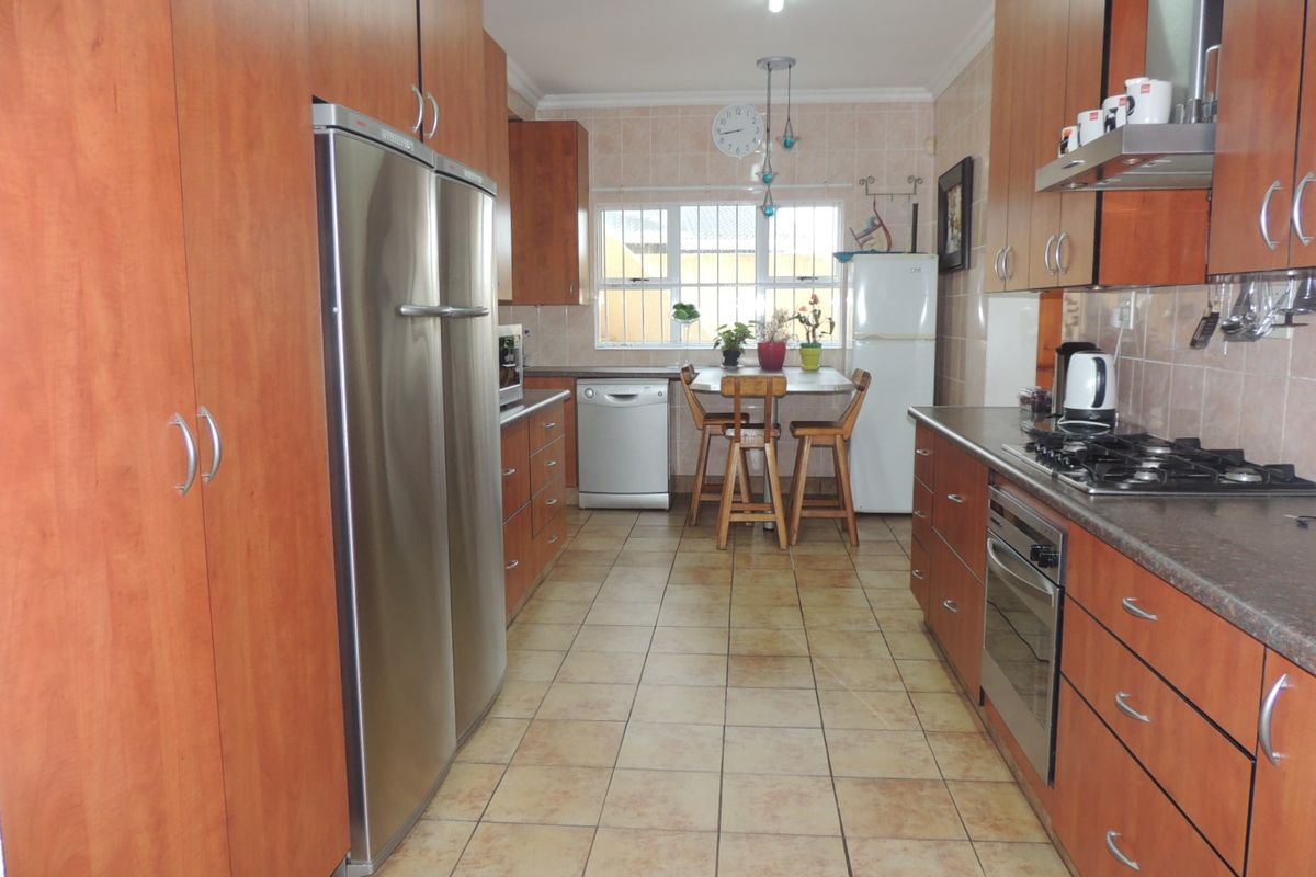 House For Sale In Margate - Photo 4