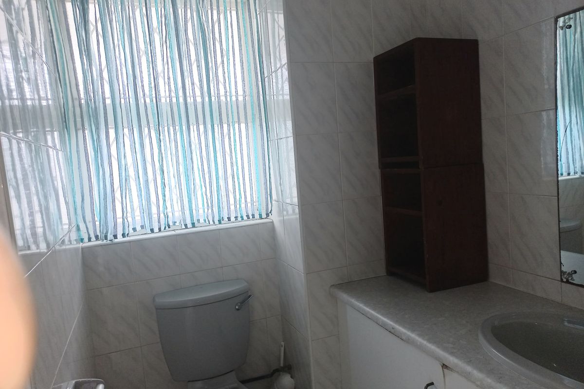 Apartment For Sale In Margate - Photo 4