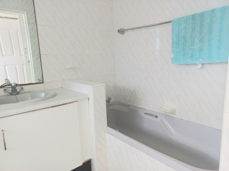 Apartment For Sale In Margate - Photo 5