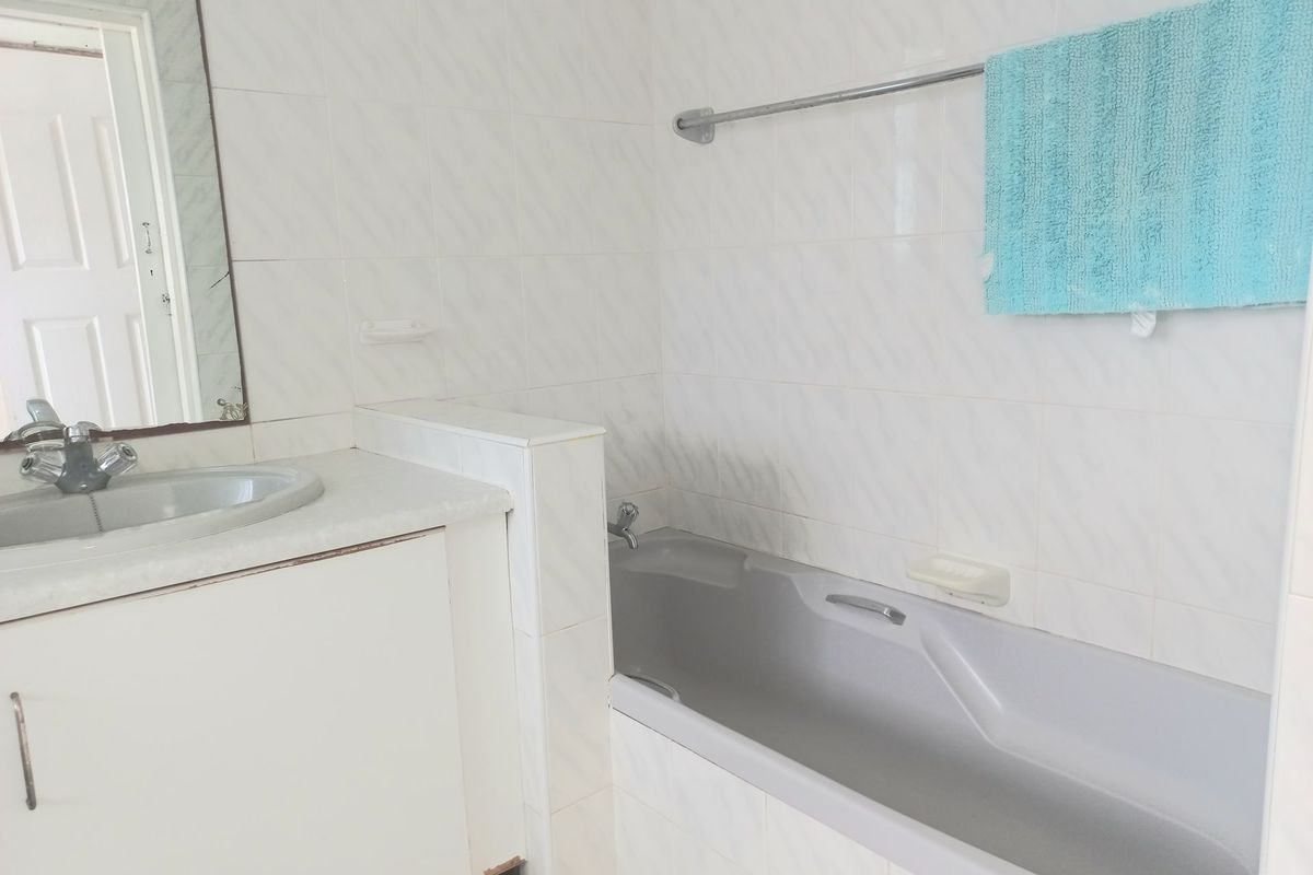 Apartment For Sale In Margate - Photo 5