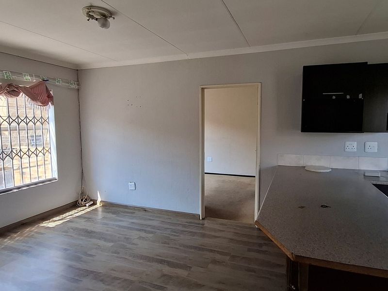 Apartment Sold In Roodepoort - Photo 4